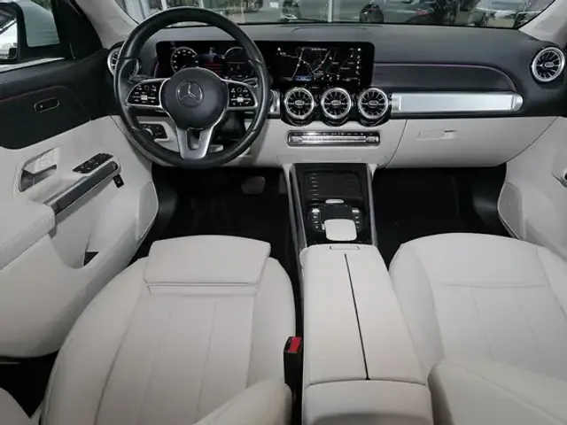 Mercedes-Benz EQB 300