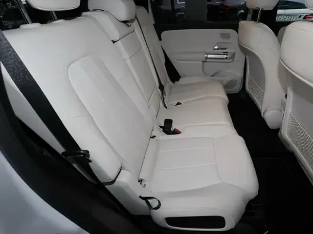 Mercedes-Benz EQB 300