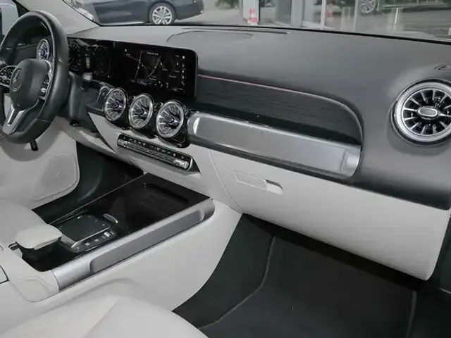 Mercedes-Benz EQB 300