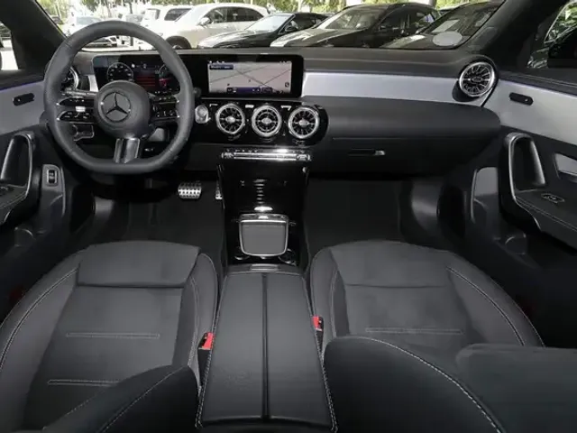 Mercedes-Benz CLA 200