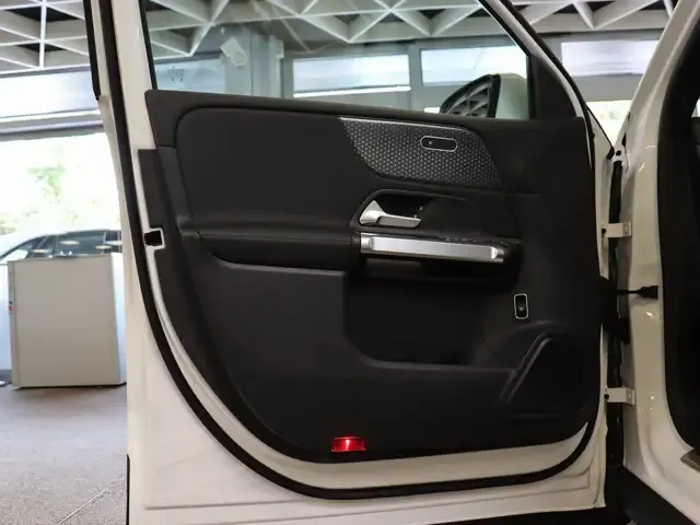 Mercedes-Benz EQB 300