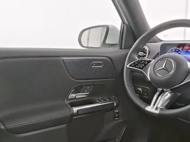Mercedes-Benz EQB 300