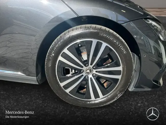 Mercedes-Benz EQE 300