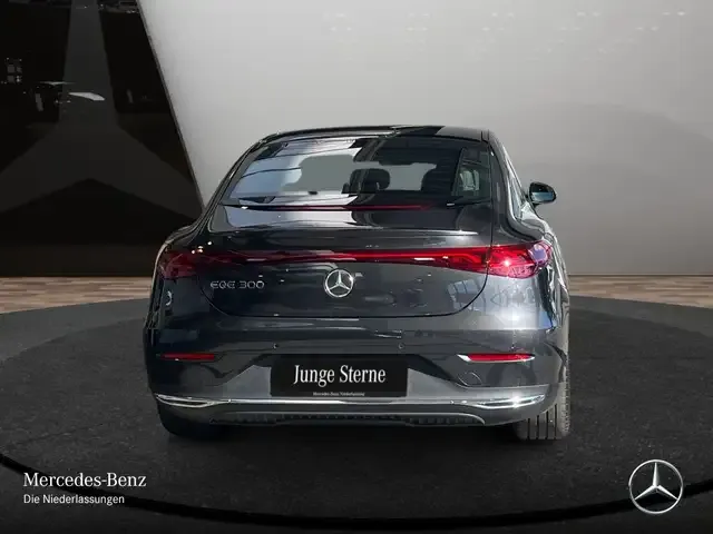 Mercedes-Benz EQE 300