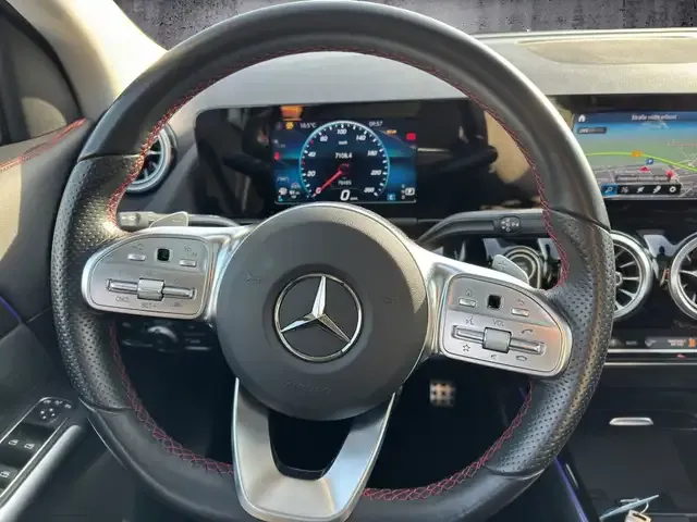 Mercedes-Benz GLA 220