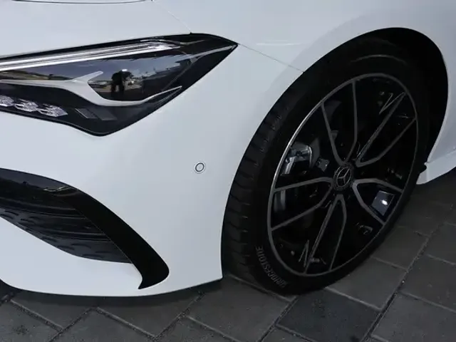Mercedes-Benz CLA 220