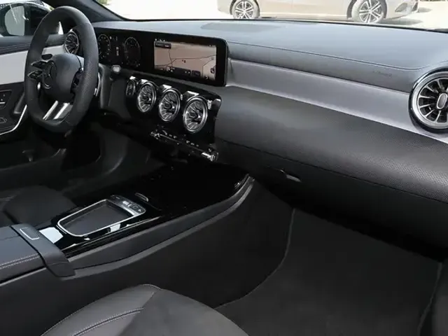 Mercedes-Benz CLA 220