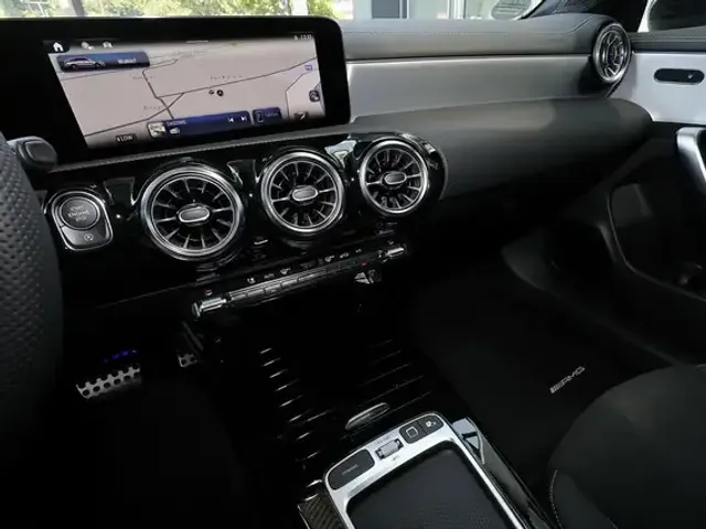 Mercedes-Benz CLA 220