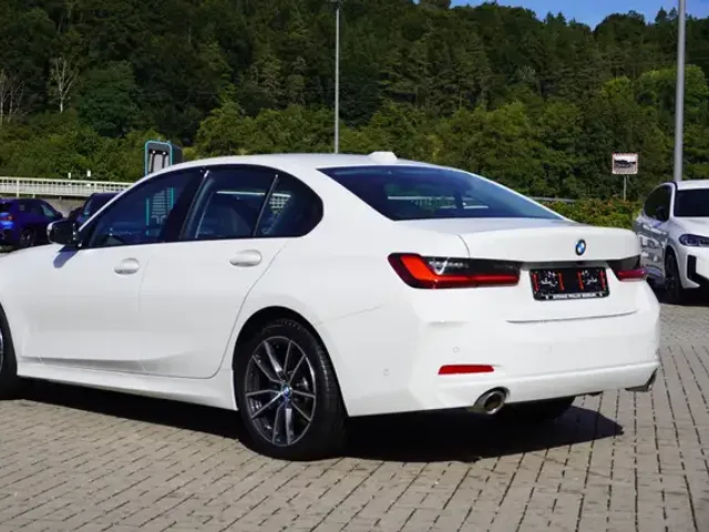 BMW 330