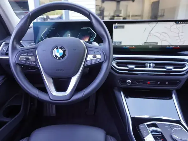 BMW 330