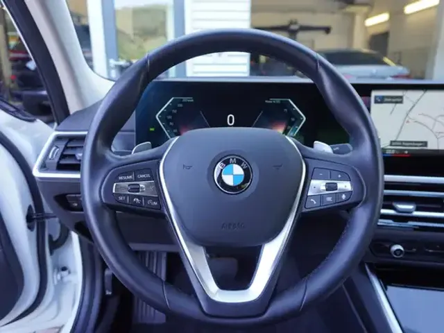 BMW 330