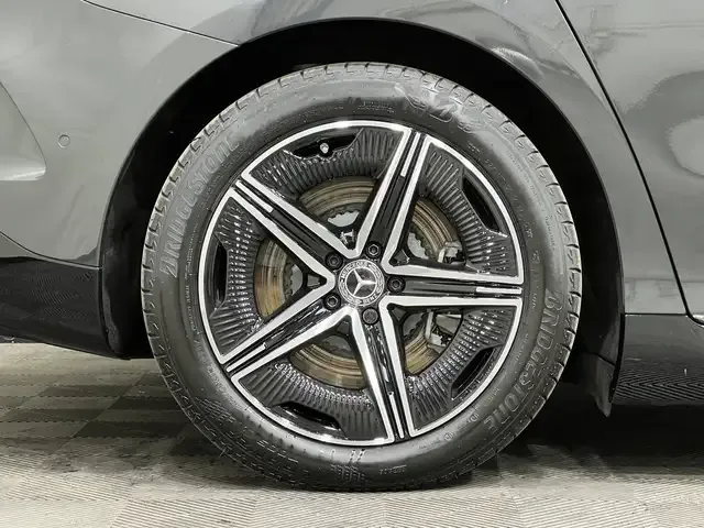 Mercedes-Benz EQE 350