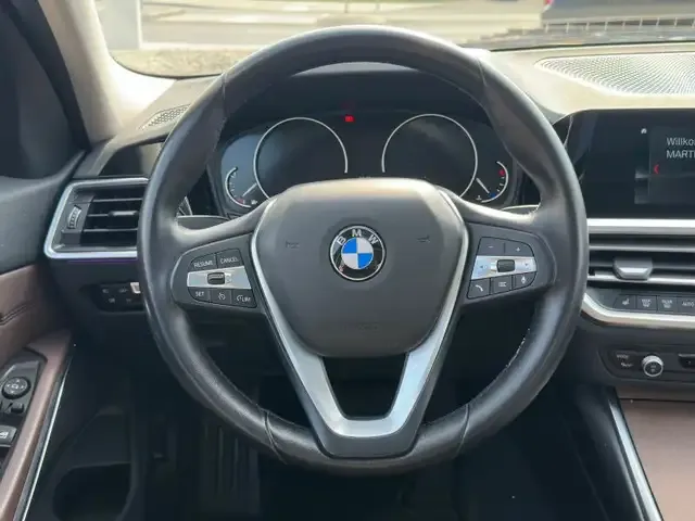 BMW 330