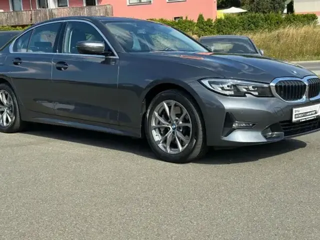 BMW 330