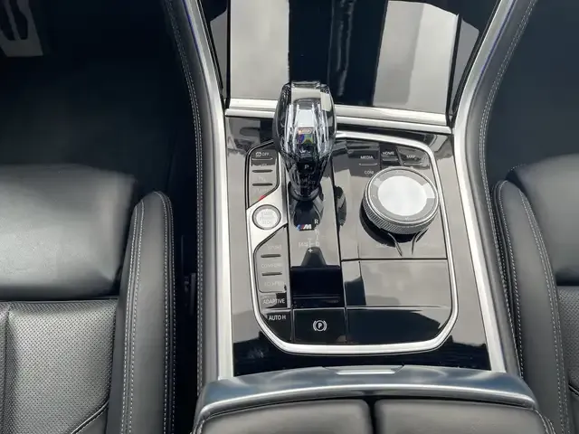 BMW M8