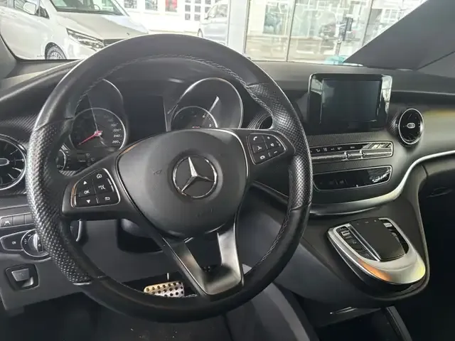 Mercedes-Benz V 250