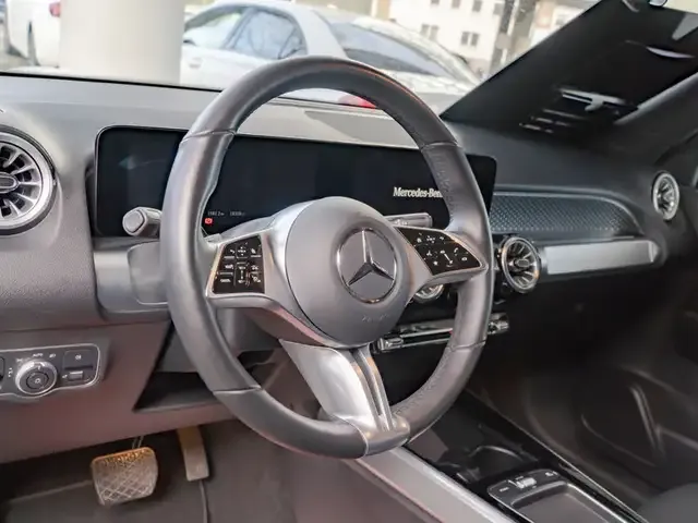 Mercedes-Benz EQB 300
