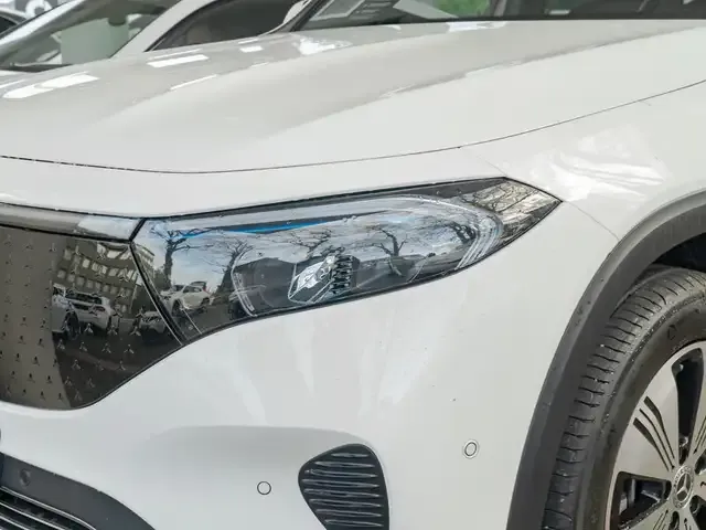 Mercedes-Benz EQB 300