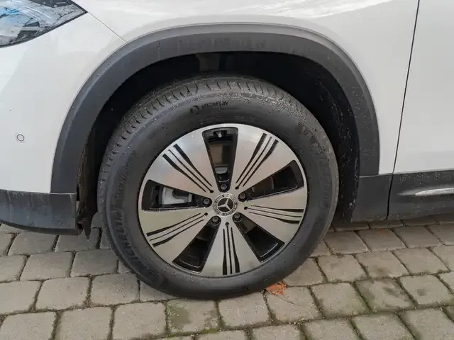 Mercedes-Benz EQB 300