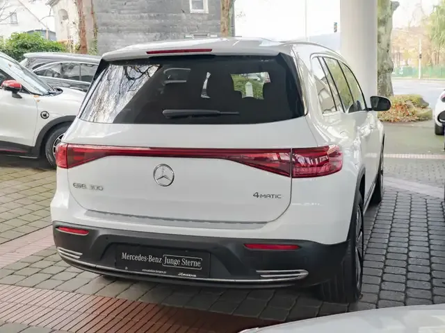Mercedes-Benz EQB 300