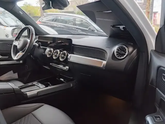 Mercedes-Benz EQB 300