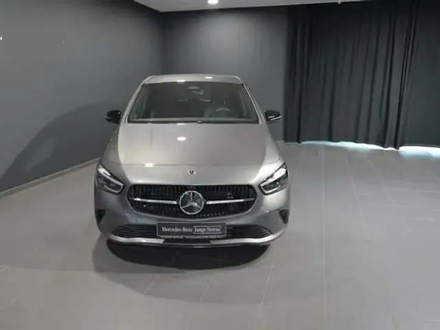Mercedes-Benz B 220