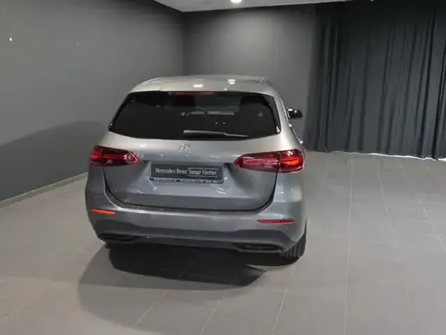 Mercedes-Benz B 220