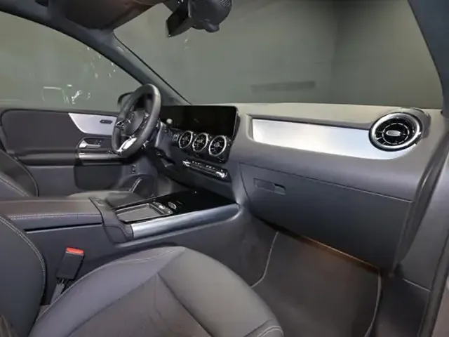 Mercedes-Benz B 220