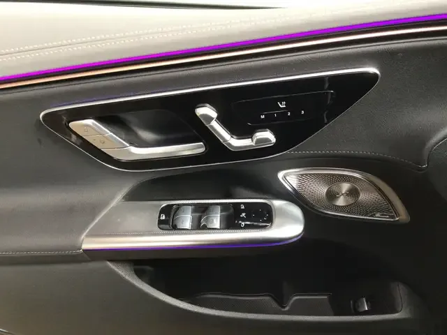 Mercedes-Benz EQE 300