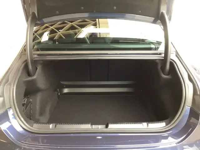 Mercedes-Benz EQE 300