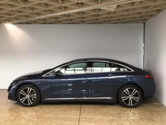 Mercedes-Benz EQE 300