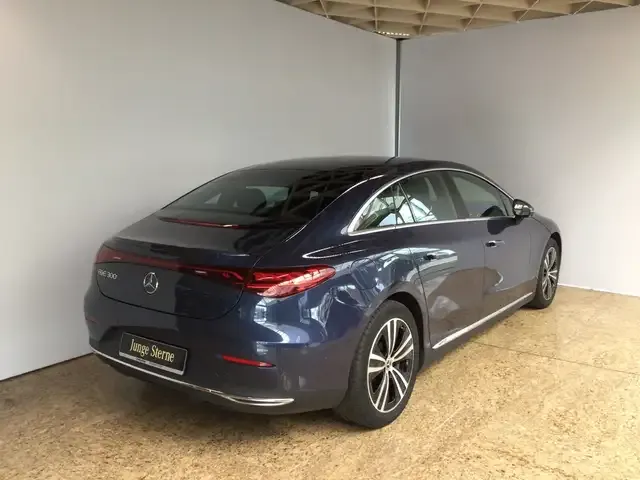 Mercedes-Benz EQE 300