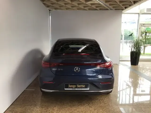 Mercedes-Benz EQE 300