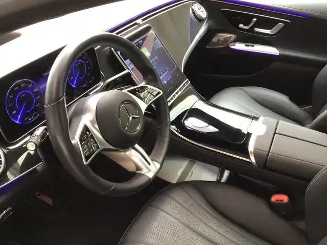 Mercedes-Benz EQE 300