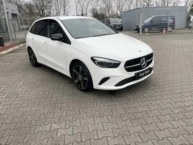 Mercedes-Benz B 220
