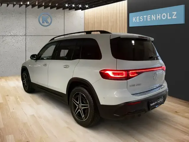 Mercedes-Benz EQB 250