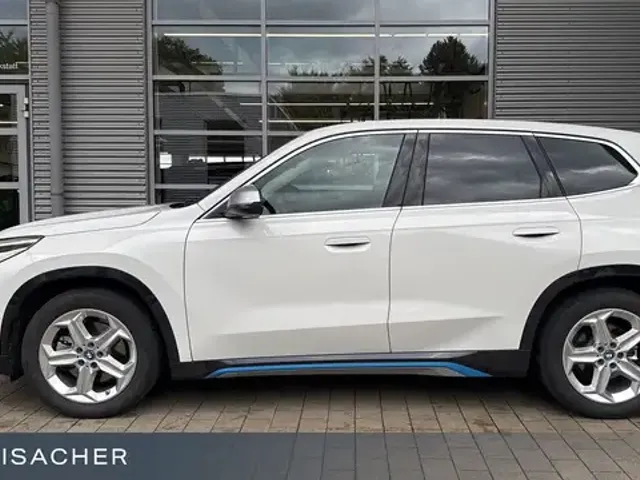 BMW iX1