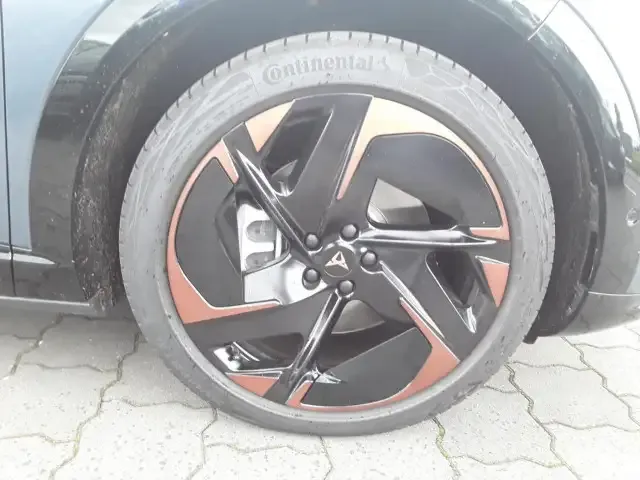 CUPRA Tavascan