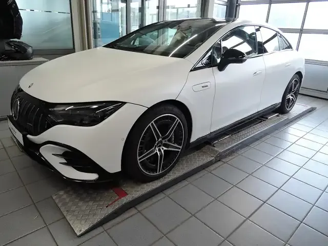 Mercedes-Benz EQE 43