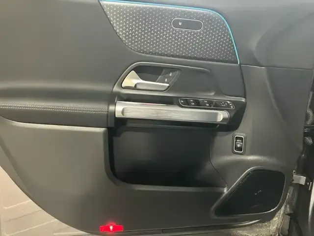 Mercedes-Benz EQB 300