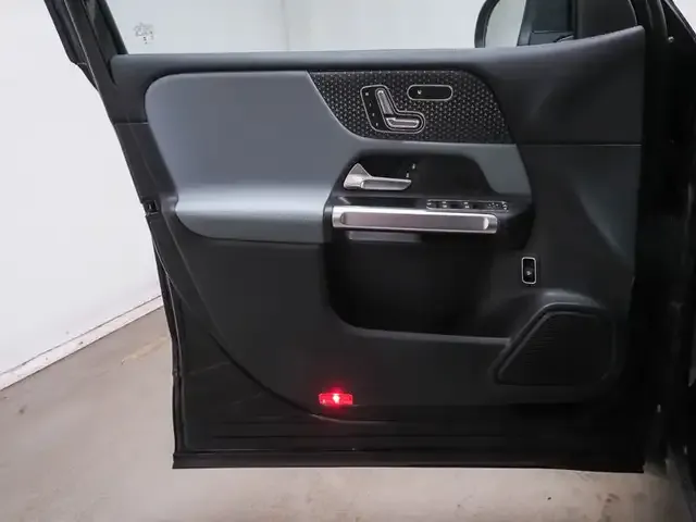 Mercedes-Benz GLB 220
