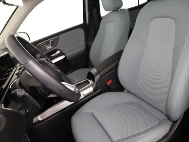 Mercedes-Benz GLB 220