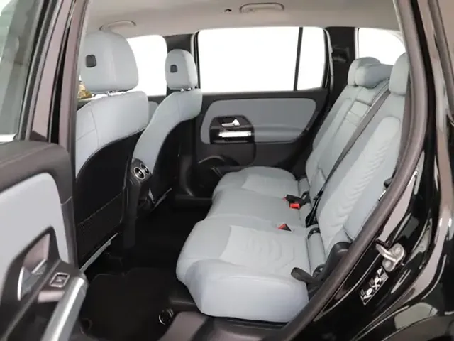 Mercedes-Benz GLB 220