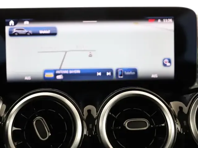 Mercedes-Benz GLB 220