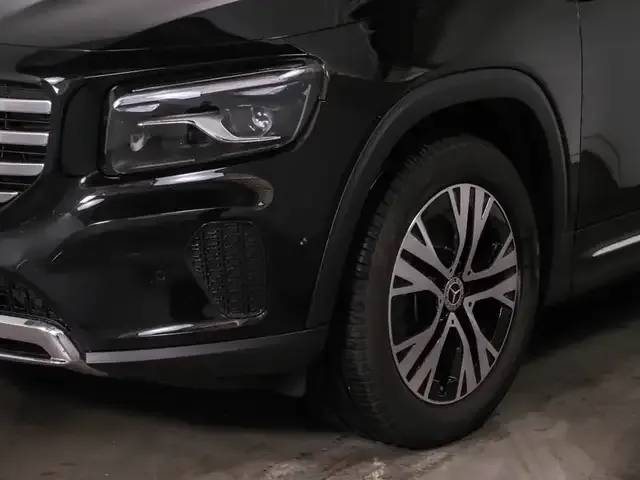 Mercedes-Benz GLB 220