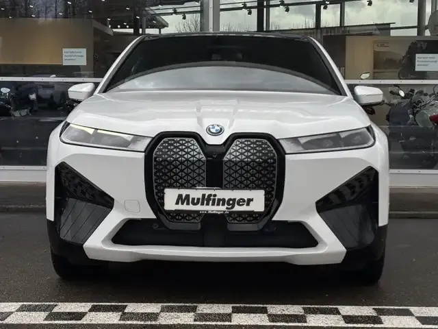 BMW iX