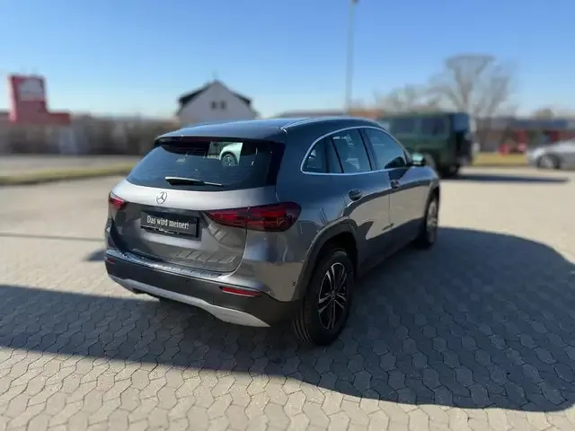 Mercedes-Benz GLA 200