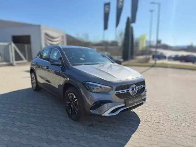 Mercedes-Benz GLA 200