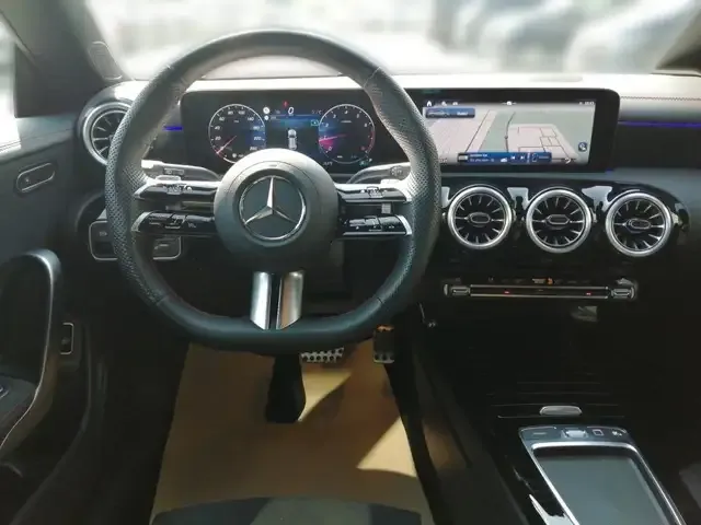 Mercedes-Benz CLA 180