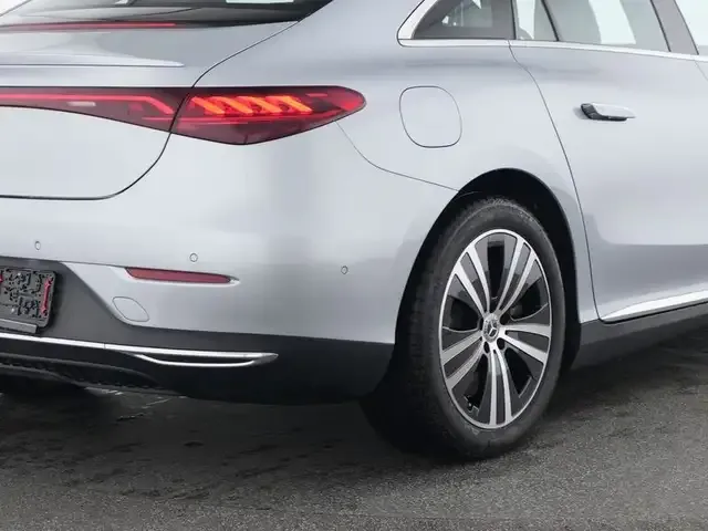 Mercedes-Benz EQE 300